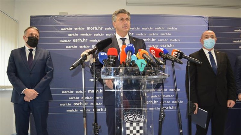 Osim na fizičkoj obnovi Banovine, naglasak na oporavku gospodarstva i na demografskoj revitalizaciji